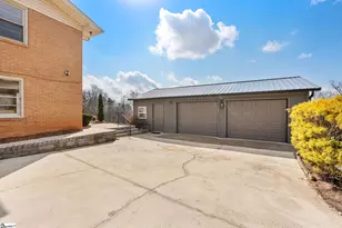 219 Fairview Dr, Greenville, SC 29609 - Photo 39