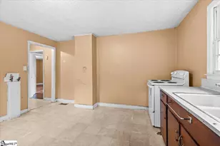 213 Caulder Cir, Spartanburg, SC 29306 - Photo 9