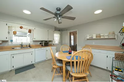 332 St James Drive, Spartanburg, SC 29301 - Photo 11