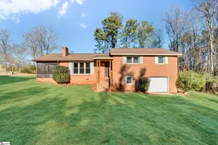 301 Dixon St, Clinton, SC 29325 - Photo 1