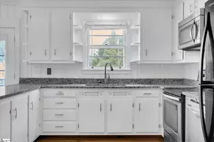 9 Forestdale Dr, Taylors, SC 29687 - Photo 7