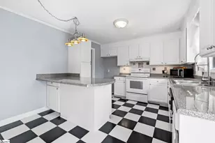 7 Balmoral Ct, Greenville, SC 29611 - Photo 9