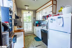 419 Academy St, Laurens, SC 29360 - Photo 17