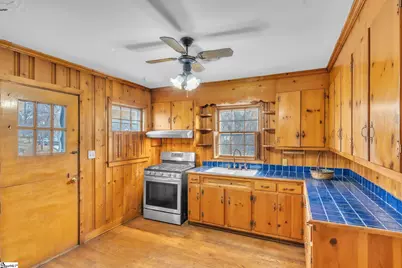 300 W Prentiss Avenue, Greenville, SC 29605 - Photo 9