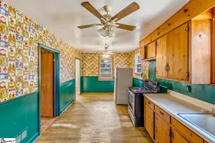 111 Kreswell Cir, Spartanburg, SC 29302 - Photo 9