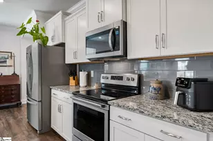 320 Cub Ct, Greenville, SC 29609 - Photo 11