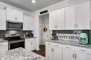 320 Cub Ct, Greenville, SC 29609 - Photo 9