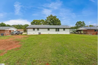 203 Montgomery Street, Laurens, SC 29360 - Photo 31