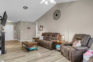 605 Fountain Brook Ln, Fountain Inn, SC 29644 - Photo 5