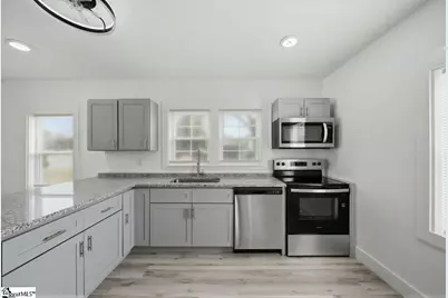 208B Collins Avenue, Spartanburg, SC 29306 - Photo 9