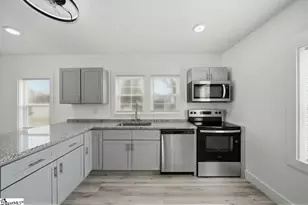 208B Collins Ave, Spartanburg, SC 29306 - Photo 9