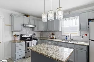 22 Ray St, Greenville, SC 29611 - Photo 9