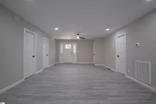 135 Regent St, Spartanburg, SC 29302 - Photo 9