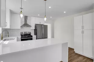 13 Hawthorne Ln, Greenville, SC 29605 - Photo 7