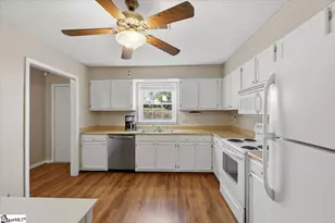 1001 Wenwood Cir, Greenville, SC 29607 - Photo 9