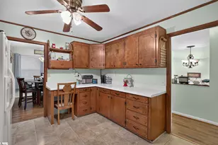 104 Laurel Ln, Seneca, SC 29678 - Photo 9