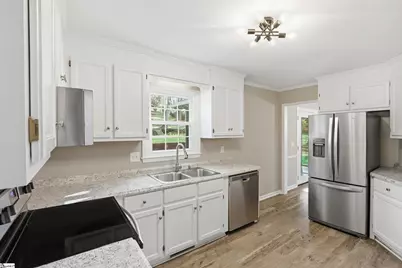 105 Kestrel Court, Taylors, SC 29687 - Photo 5