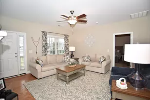 202 Roscoe Dr, Greer, SC 29651 - Photo 3