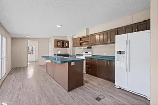 136 W Freedom Wood Dr, Liberty, SC 29657 - Photo 7