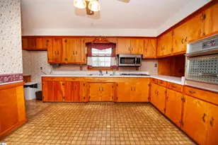 105 Ridgeway Rd, Spartanburg, SC 29301 - Photo 9