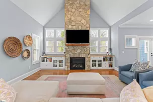 44 Primrose Ln, Greenville, SC 29607 - Photo 3