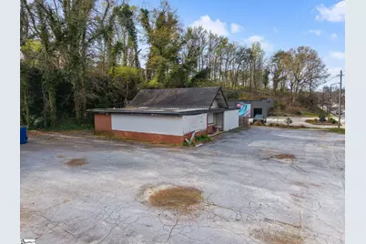 326 Wade Hampton Boulevard, Greenville, SC 29609 - Photo 7