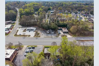 326 Wade Hampton Boulevard, Greenville, SC 29609 - Photo 9