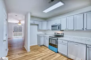 37 Birdsong Ln, Taylors, SC 29687 - Photo 9