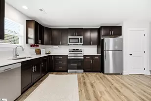 8 Robin Hood Rd, Taylors, SC 29687 - Photo 3