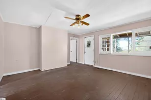 131 Holy St, Spartanburg, SC 29307 - Photo 5