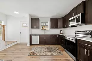 7 Robin Hood Rd, Taylors, SC 29687 - Photo 5