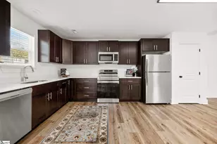 7 Robin Hood Rd, Taylors, SC 29687 - Photo 3