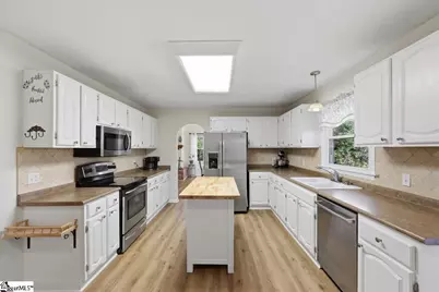 90 Southwood Drive, Greenville, SC 29605 - Photo 13