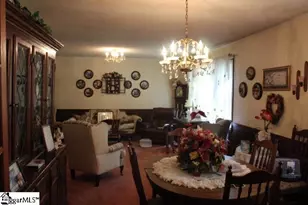 300 Marion Pl, Clinton, SC 29325 - Photo 9