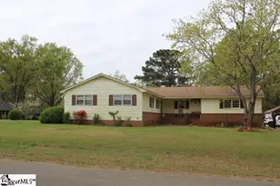 300 Marion Pl, Clinton, SC 29325 - Photo 1