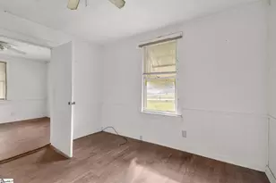 215 Truman St, Laurens, SC 29360 - Photo 15
