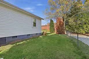 106 E Thompson St, Landrum, SC 29356 - Photo 15