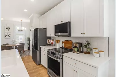 9 Hawthorne Lane #Unit 105, Greenville, SC 29615 - Photo 5