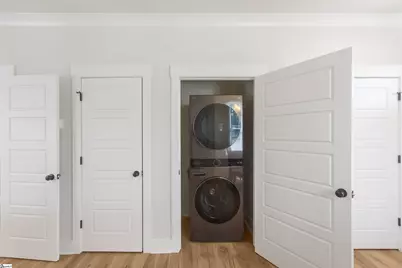 9 Hawthorne Lane #Unit 105, Greenville, SC 29605 - Photo 3