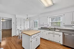 330 Lowndes Dr, Spartanburg, SC 29307 - Photo 11