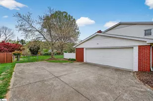 330 Lowndes Dr, Spartanburg, SC 29307 - Photo 25