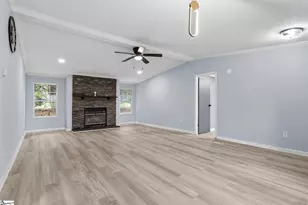 314 Green Oak Dr, Wellford, SC 29385 - Photo 5