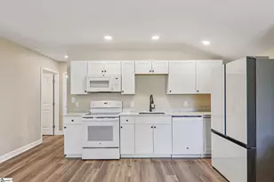 111 W Crawford St, Landrum, SC 29356 - Photo 5