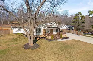 2016 Edwards Lake Rd, Greer, SC 29651 - Photo 3