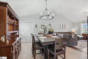 237 Upland View Dr, Boiling Springs, SC 29316 - Photo 5