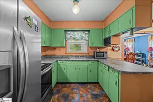 202 Vermont Dr, Gaffney, SC 29341 - Photo 9