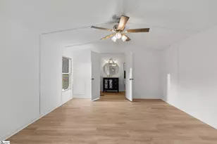 399 Meadowland Dr, Fountain Inn, SC 29644 - Photo 9