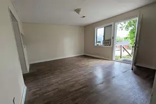 802 A/B Kings Ct, Greenwood, SC 29646 - Photo 3