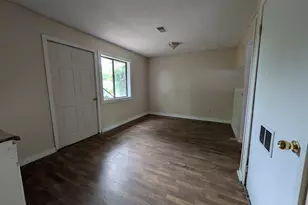 802 A/B Kings Ct, Greenwood, SC 29646 - Photo 5