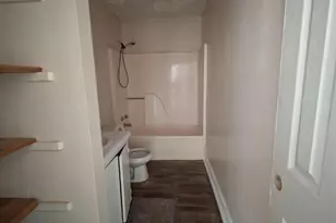 802 Kings Ct, Greenwood, SC 29646 - Photo 3